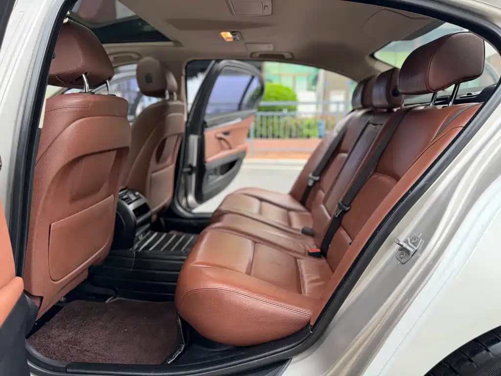 BMW 5 Series 2015 — фото 12
