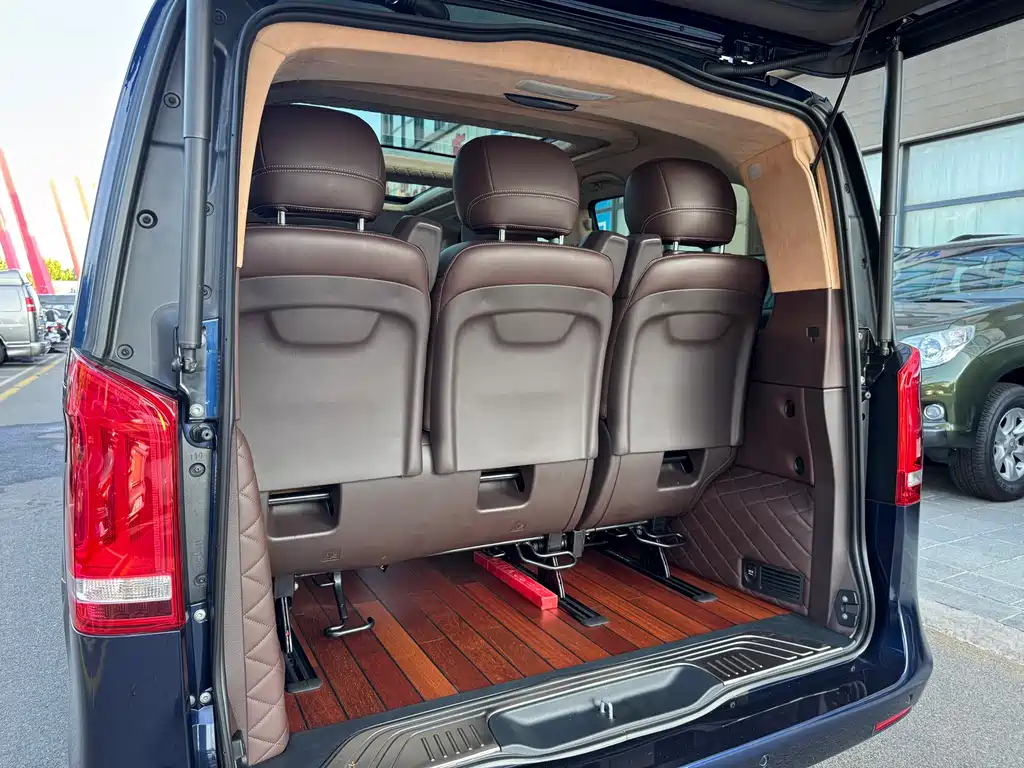 Mercedes-Benz V-Class 2018 — фото 13