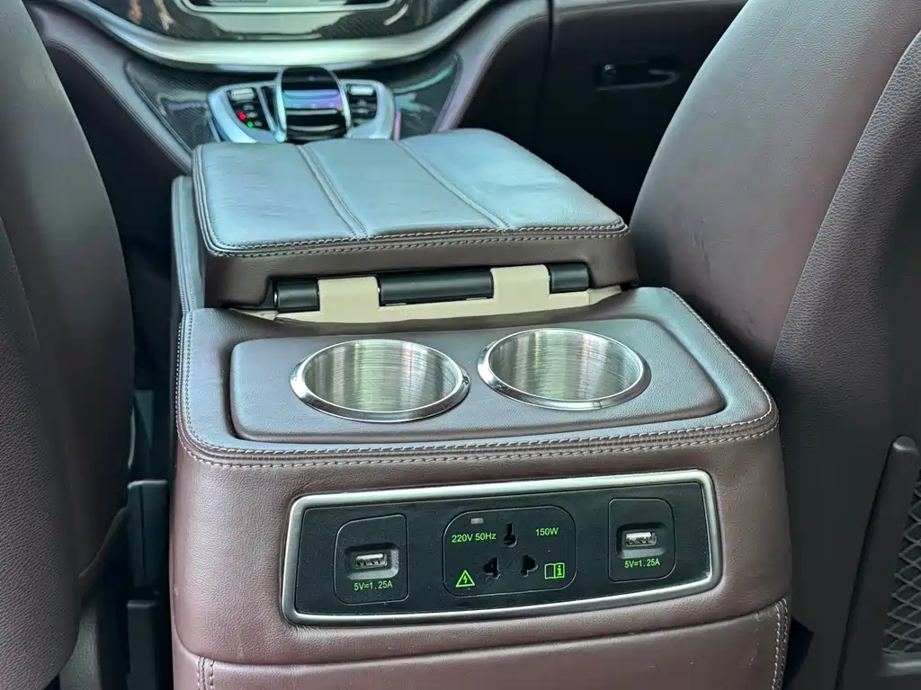 Mercedes-Benz V-Class 2018 — фото 20