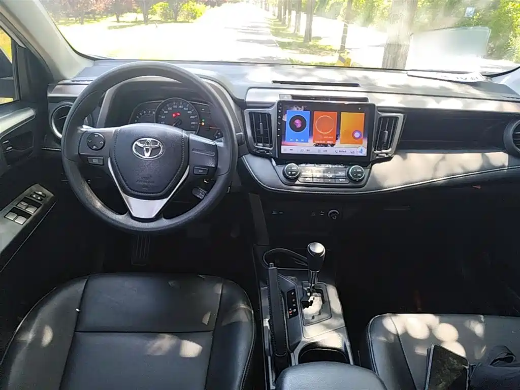 Toyota RAV4 2019 — фото 10