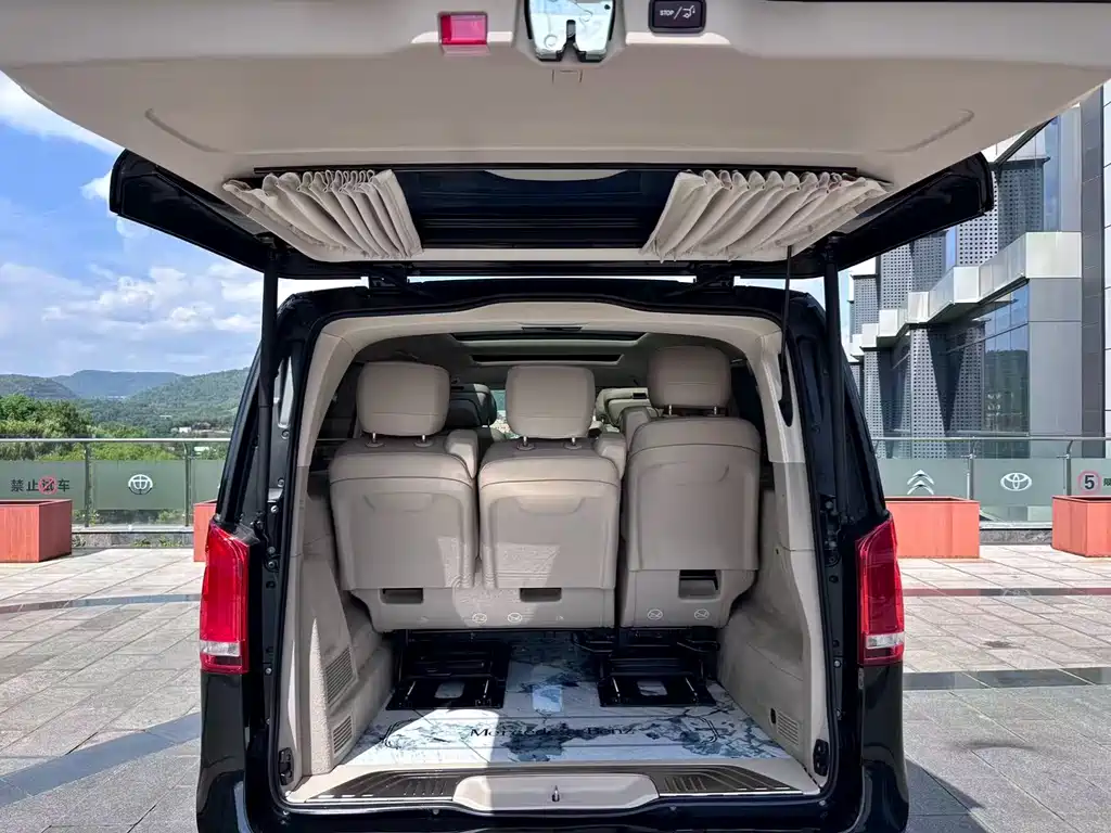 Mercedes-Benz V-Class 2024 — фото 14