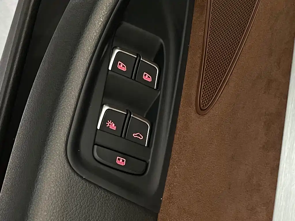 Audi A8 2015 — фото 19