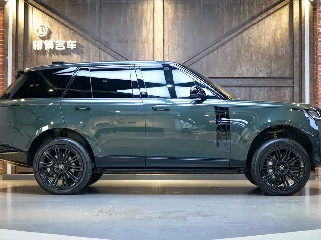 Land Rover Range Rover 2023 — фото 23