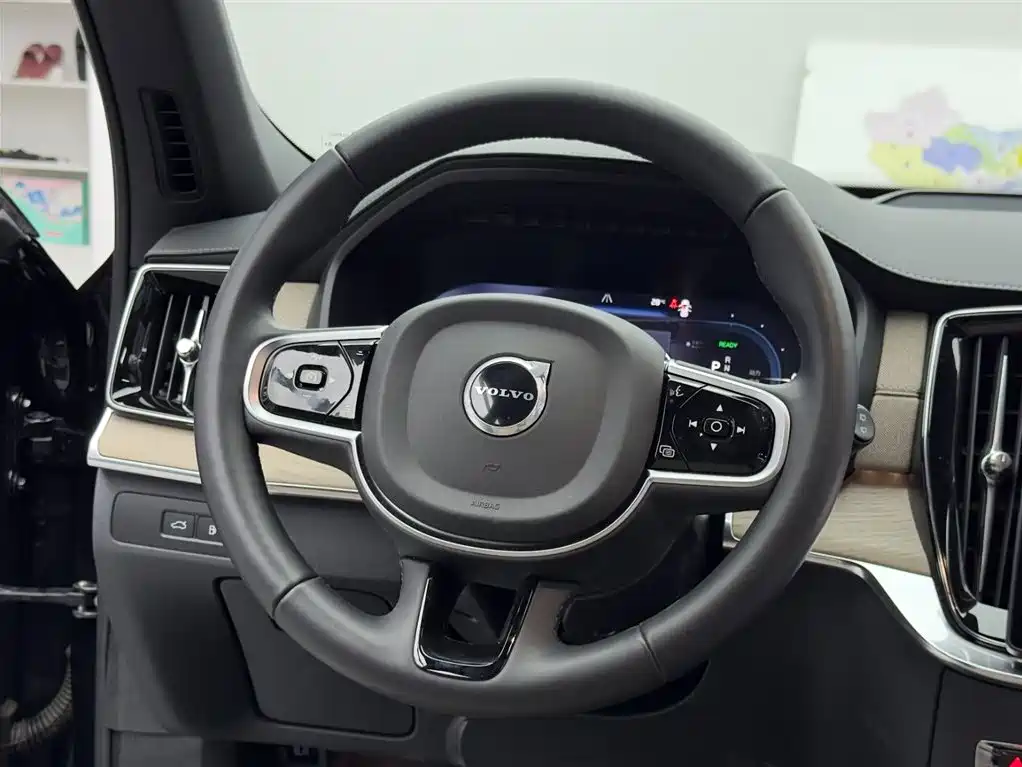 Volvo XC90 PHEV 2025 — фото 12