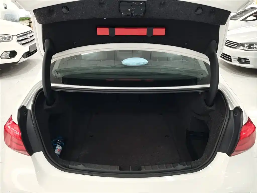 BMW 3 Series 2017 — фото 15