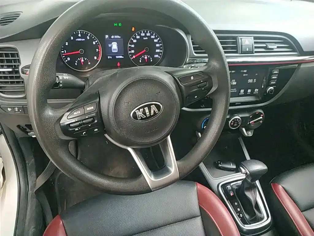 Kia KX Cross 2018 — фото 11