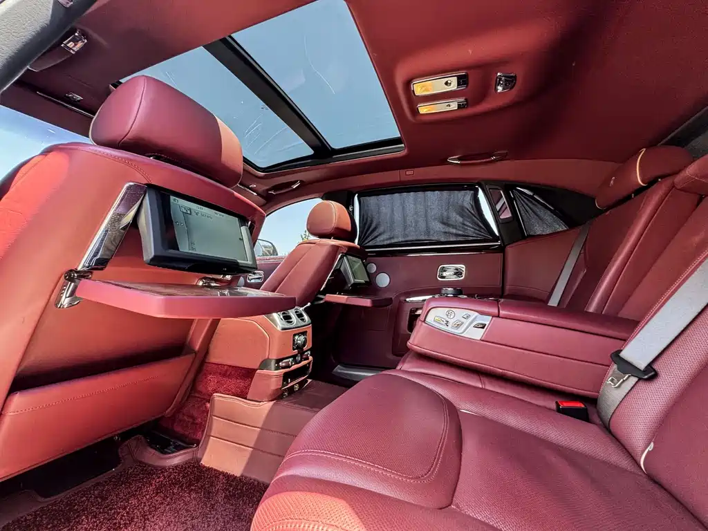 Rolls-Royce Ghost 2016 — фото 11