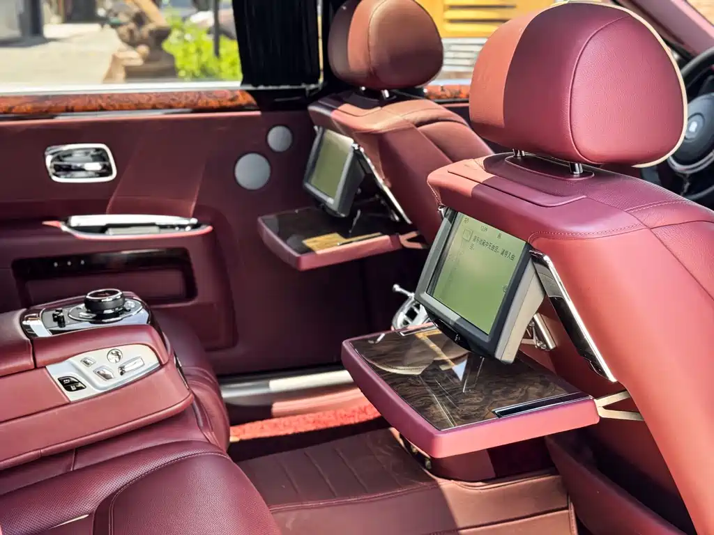 Rolls-Royce Ghost 2016 — фото 12