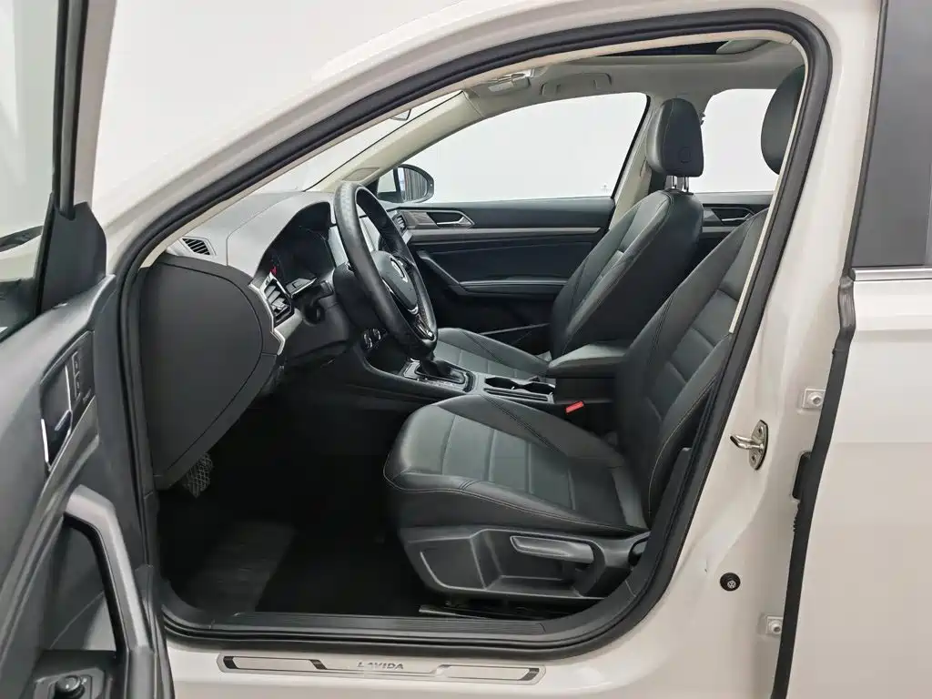 Volkswagen Lavida 2019 — фото 10