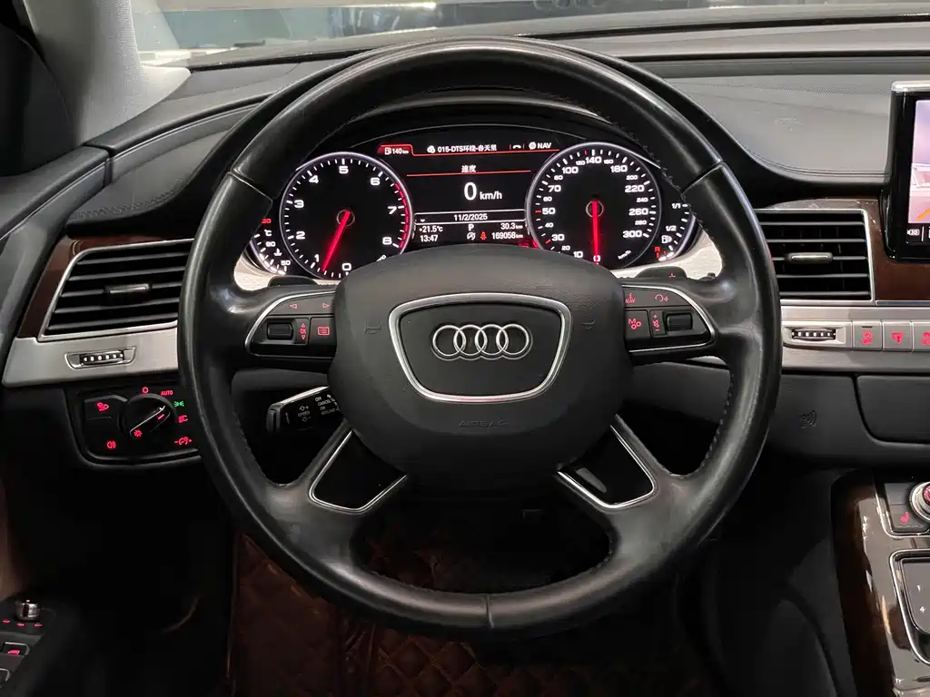 Audi A8 2015 — фото 14