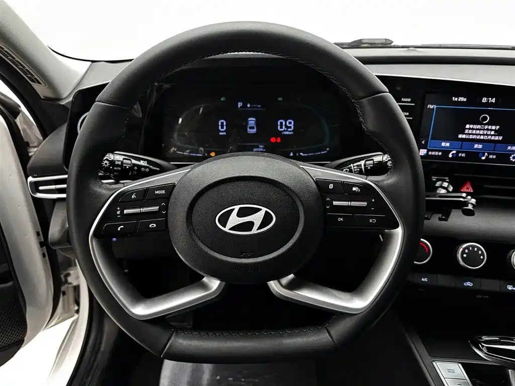 Hyundai Elantra 2023 — фото 17