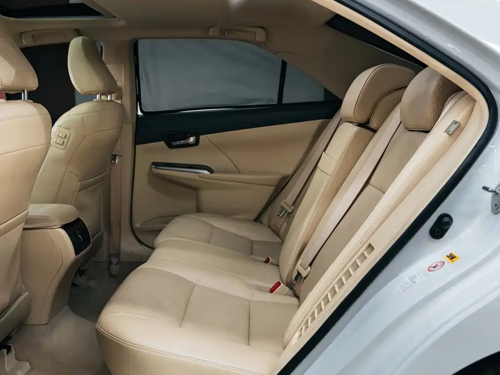 Toyota Camry 2016 — фото 10