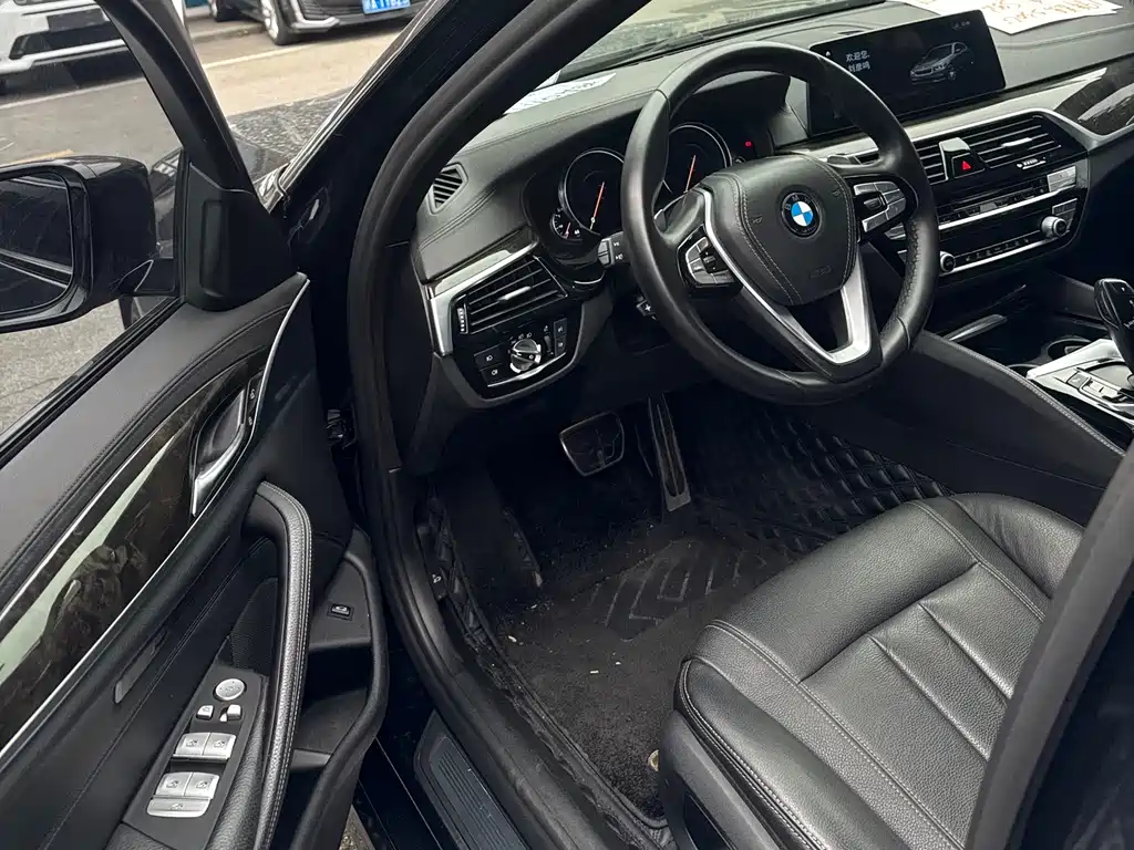 BMW 5 Series 2018 — фото 3