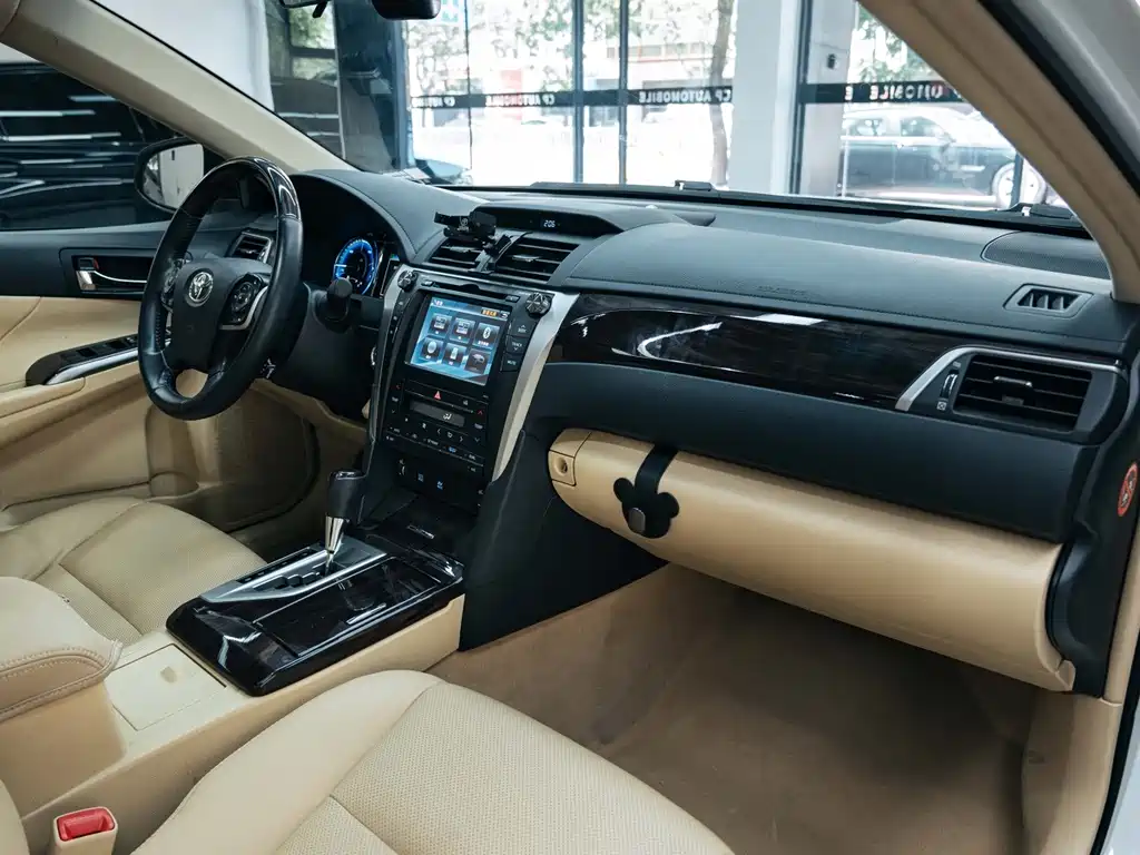 Toyota Camry 2016 — фото 18
