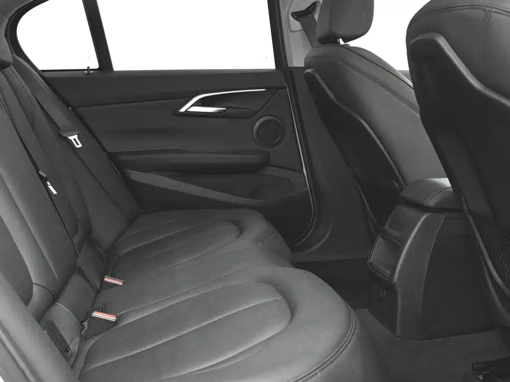BMW 1 Series 2018 — фото 11