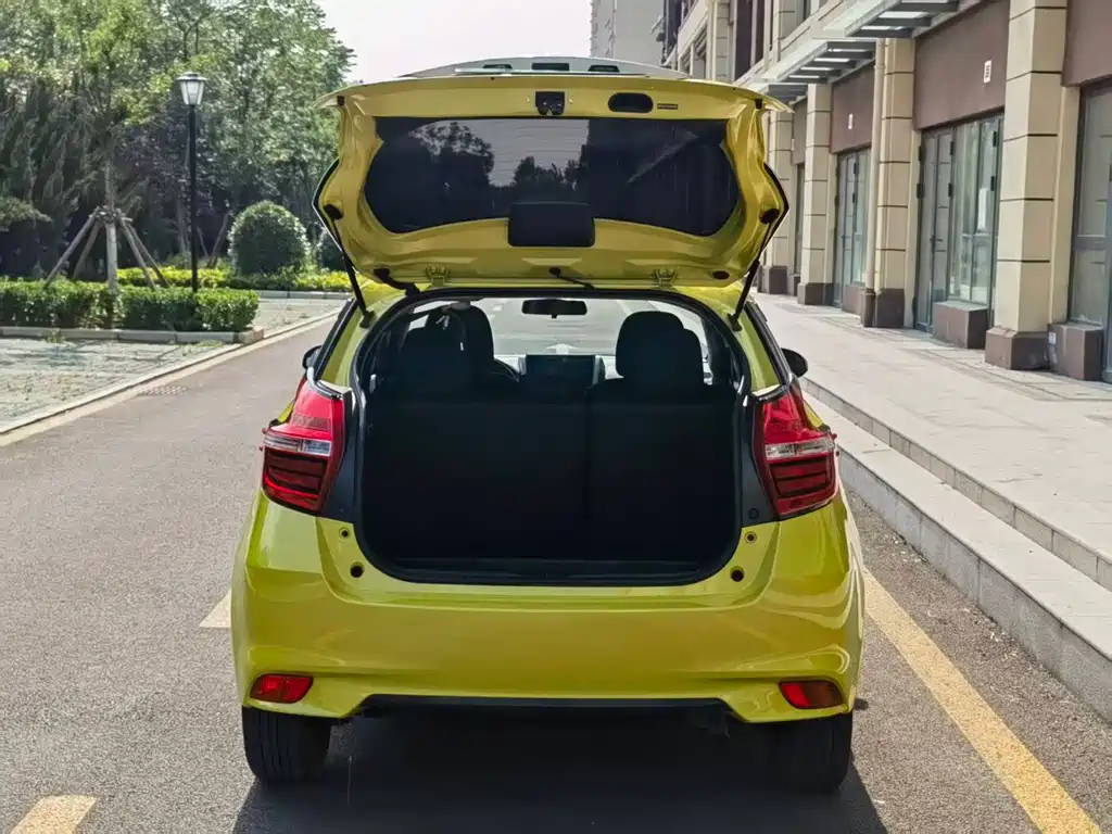 Toyota Yaris L 2019 — фото 14