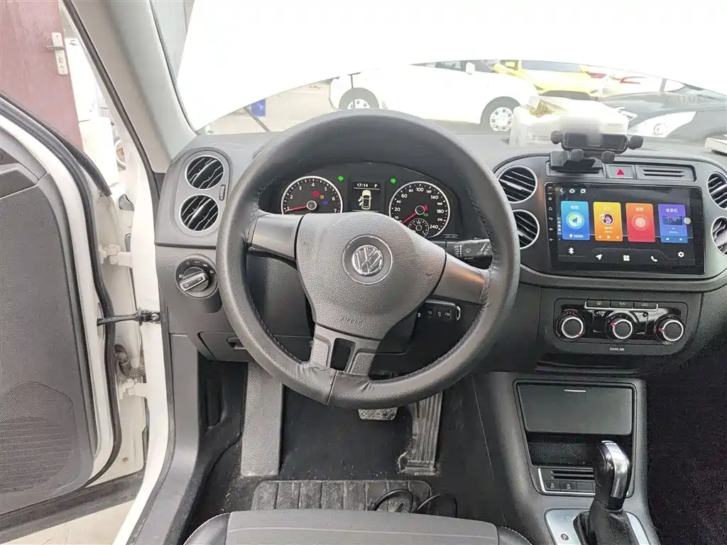 Volkswagen Tiguan 2017 — фото 11