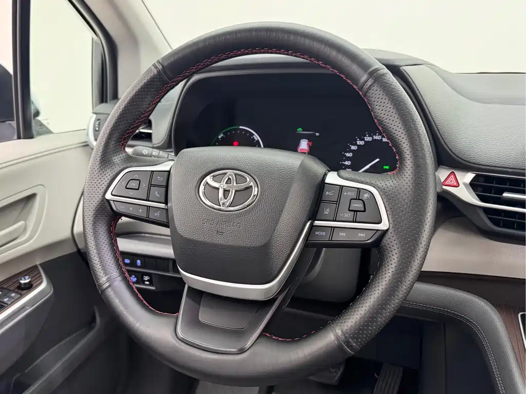 Toyota Sienna 2022 — фото 13