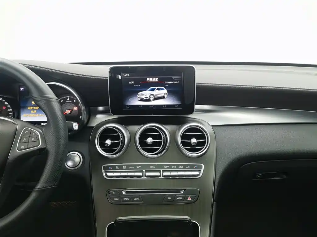 Mercedes-Benz GLC 2017 — фото 12