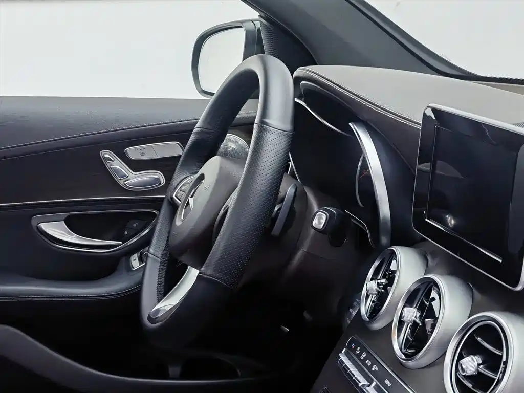 Mercedes-Benz GLC 2017 — фото 22