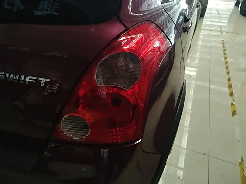 Suzuki Swift 2015 — фото 8