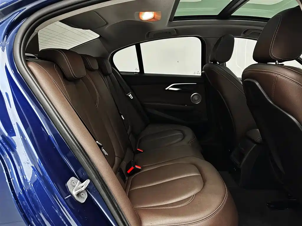 BMW 1 Series 2022 — фото 14