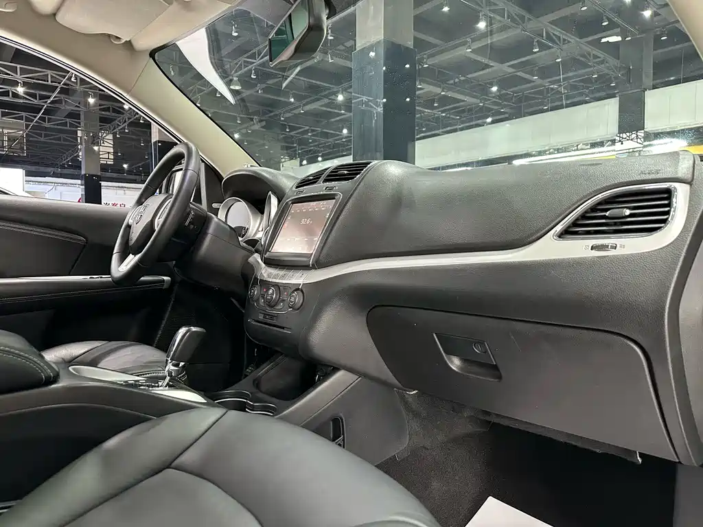 Dodge Journey 2014 — фото 12