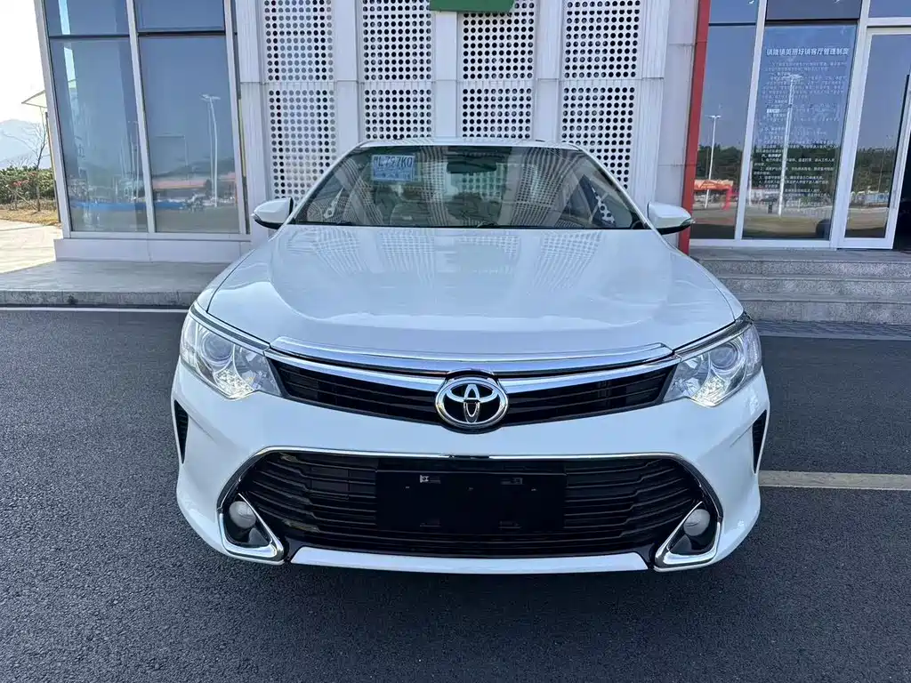 Toyota Camry 2016 — фото 20