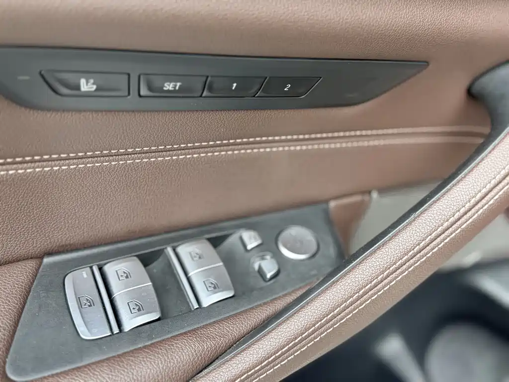 BMW 5 Series 2020 — фото 20