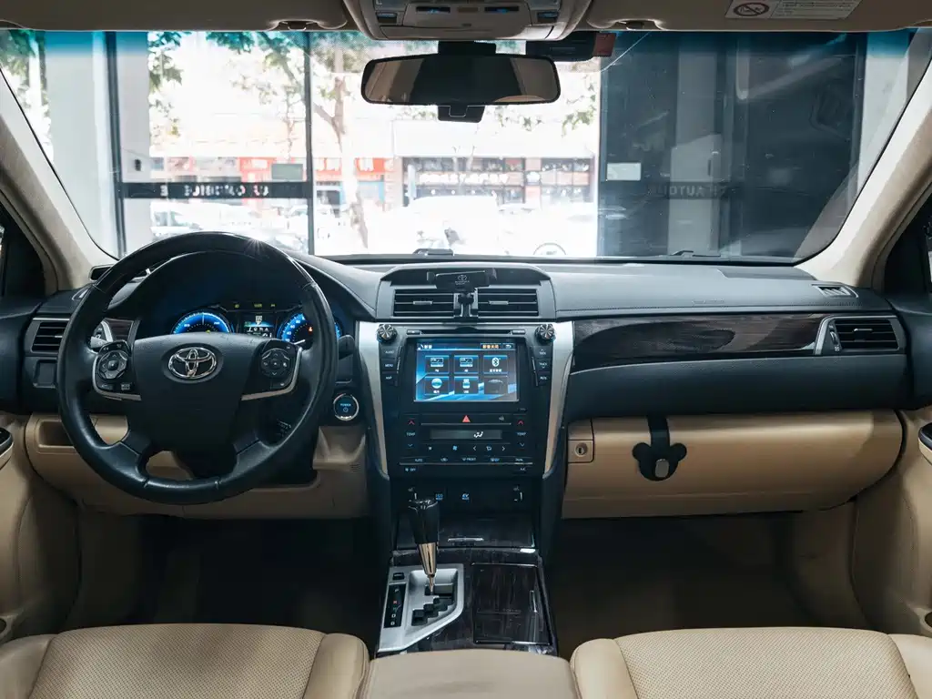 Toyota Camry 2016 — фото 15