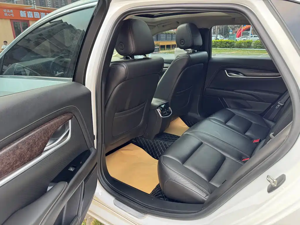Cadillac XTS 2019 — фото 11