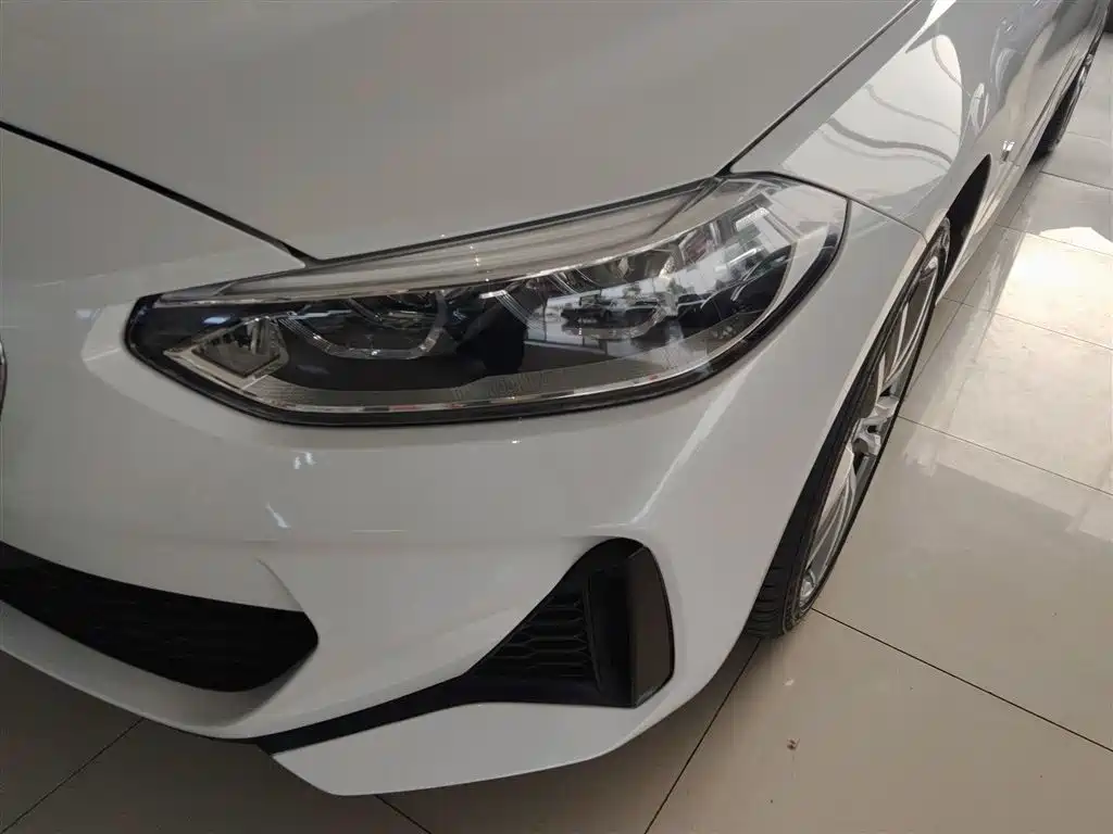 BMW 1 Series 2019 — фото 18