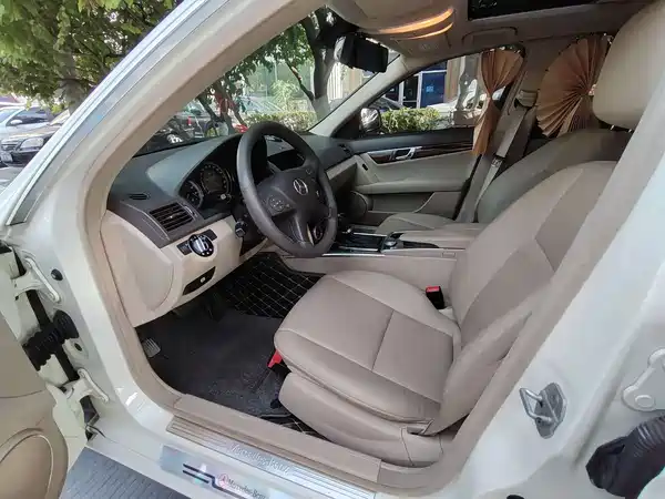 Mercedes-Benz C-Class 2010