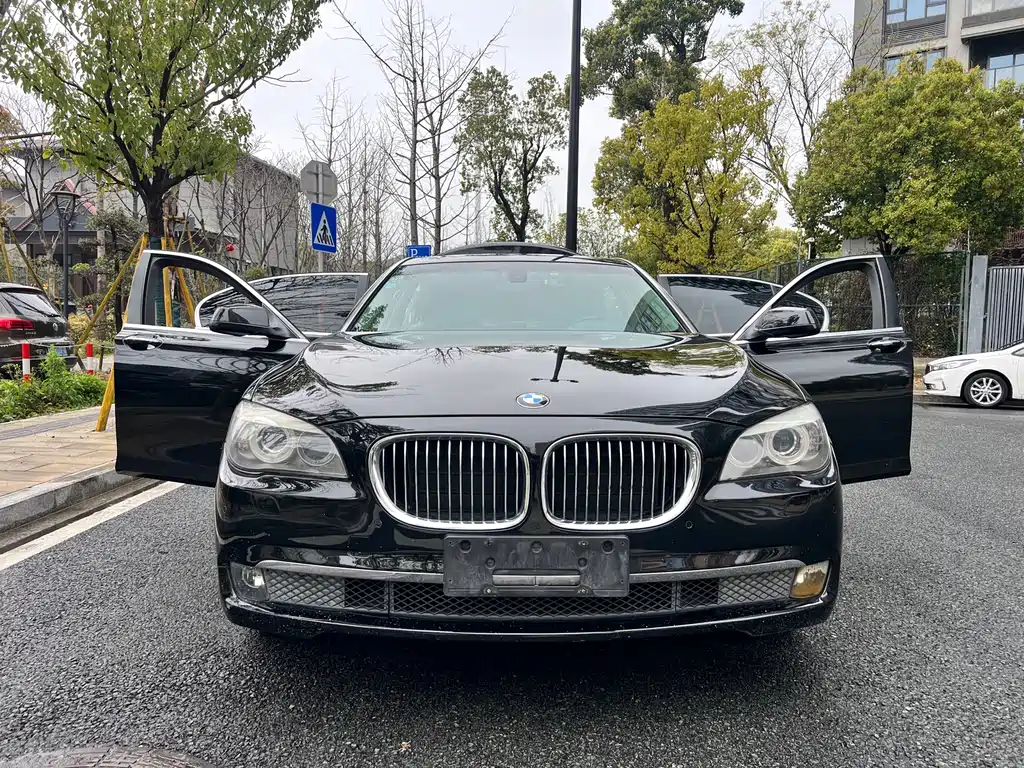 BMW 7 Series 2010 — фото 23