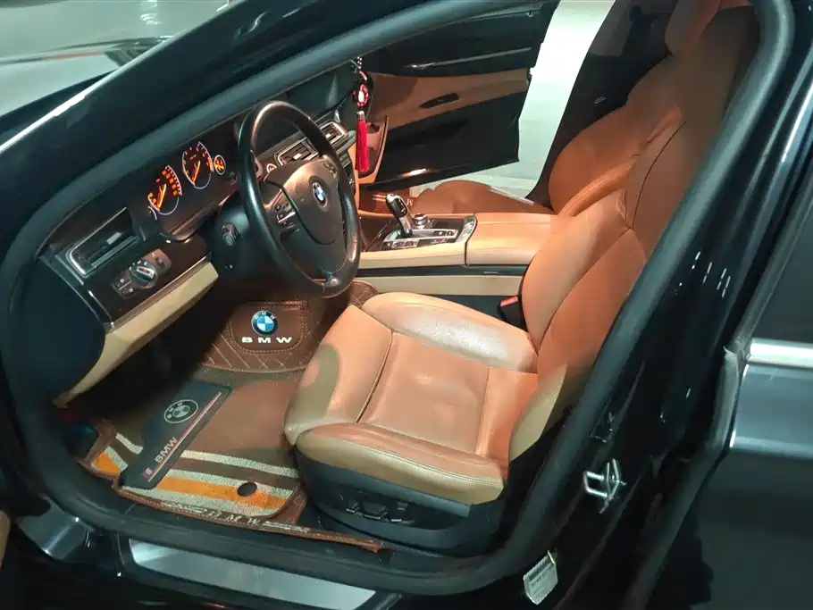 BMW 7 Series 2012 — фото 9