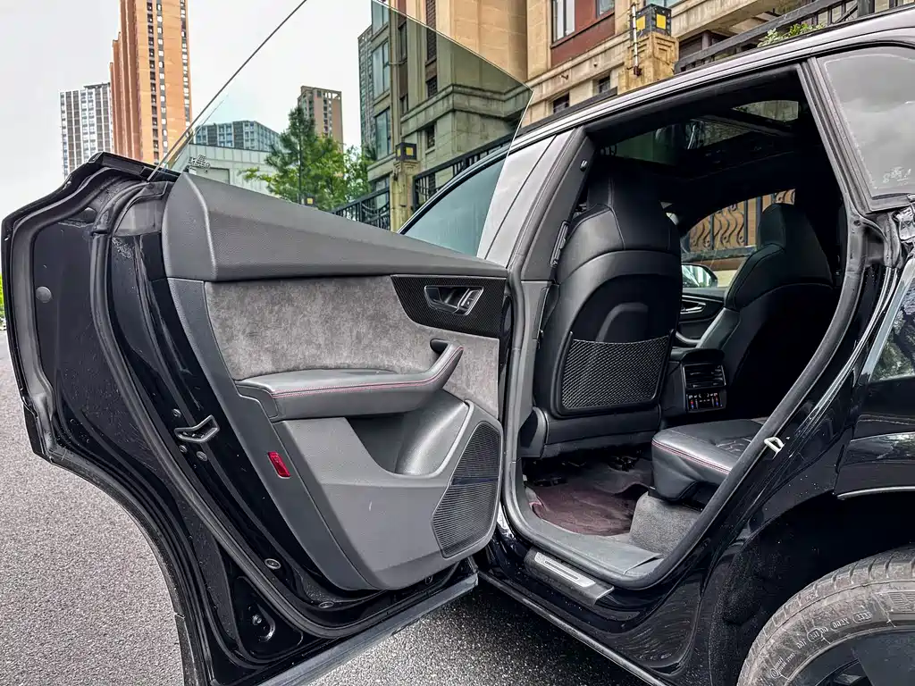 Audi RS Q8 2021 — фото 15