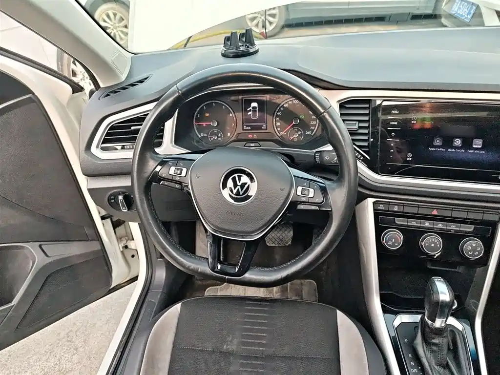 Volkswagen T-Roc 2021 — фото 3