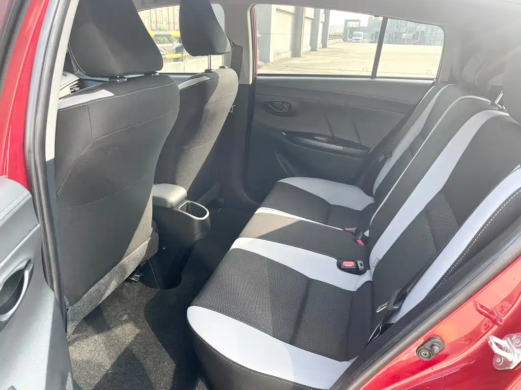 Toyota Yaris L 2022 — фото 11