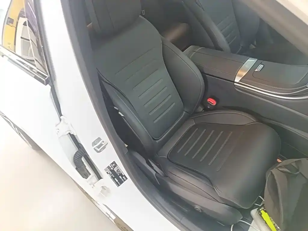 Mercedes-Benz C-Class 2024 — фото 25