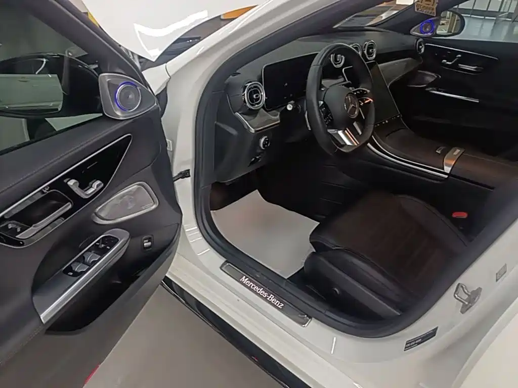 Mercedes-Benz C-Class 2024 — фото 16