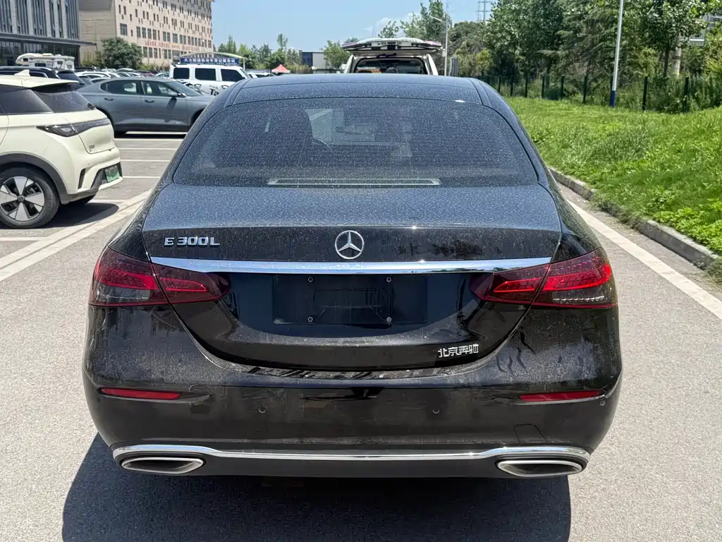 Mercedes-Benz E-Class 2022 — фото 16