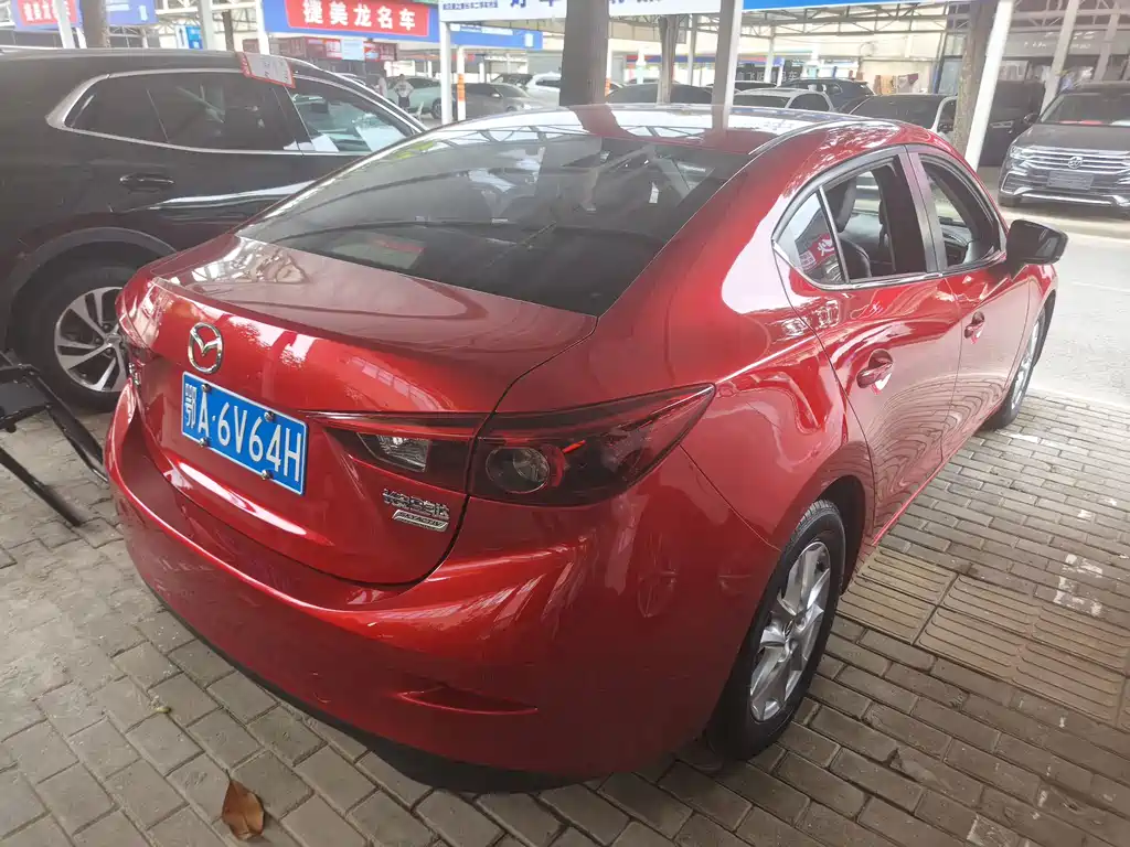 Mazda 3 Axela 2018 — фото 10