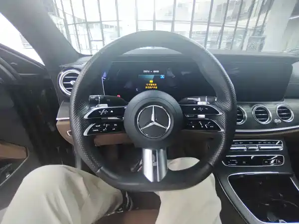 Mercedes-Benz E-Class 2023