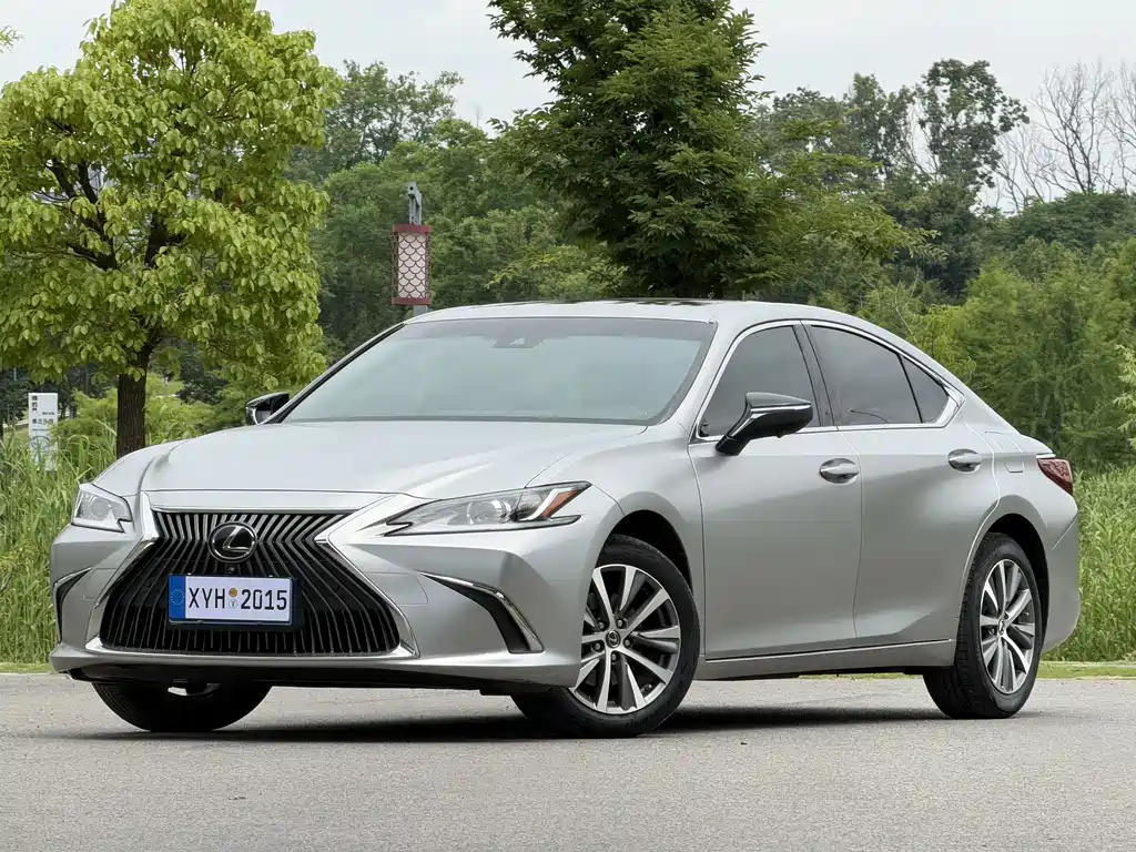 Lexus ES 2021