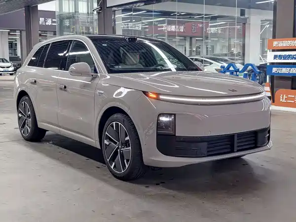 Li Auto L6 2025