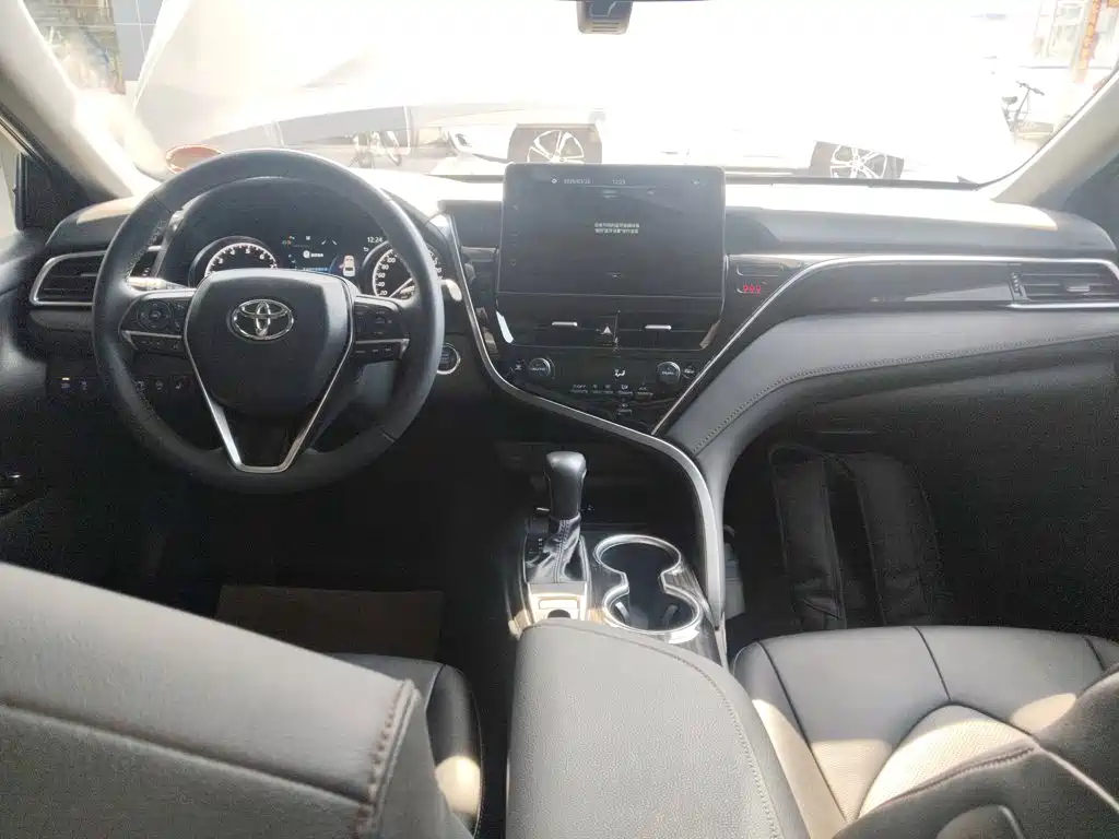 Toyota Camry 2022 — фото 6