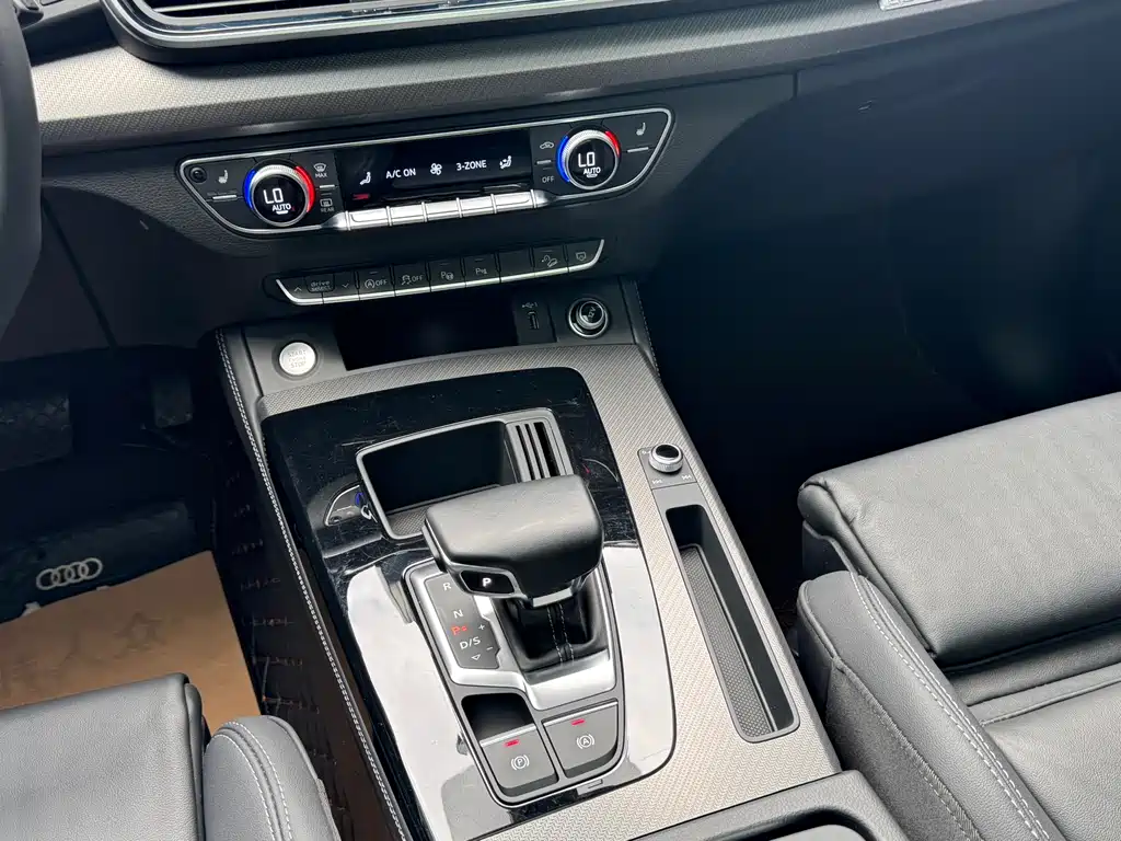 Audi Q5L 2023 — фото 17