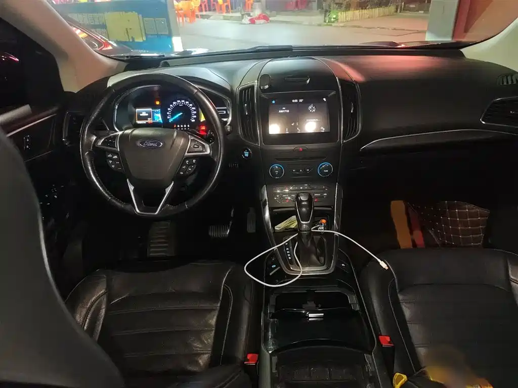 Ford Edge 2019 — фото 13
