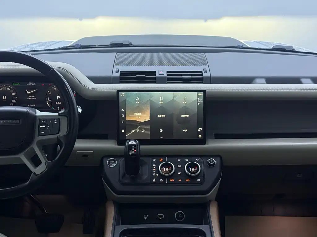 Land Rover Defender 2022 — фото 11