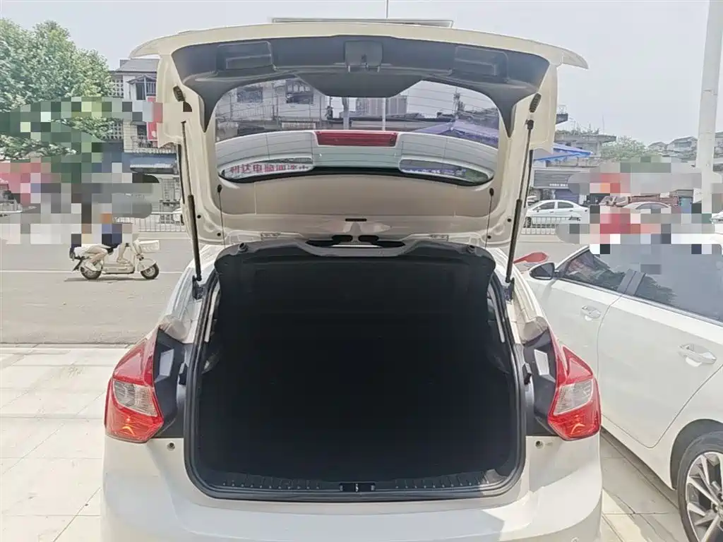 Ford Focus 2015 — фото 19